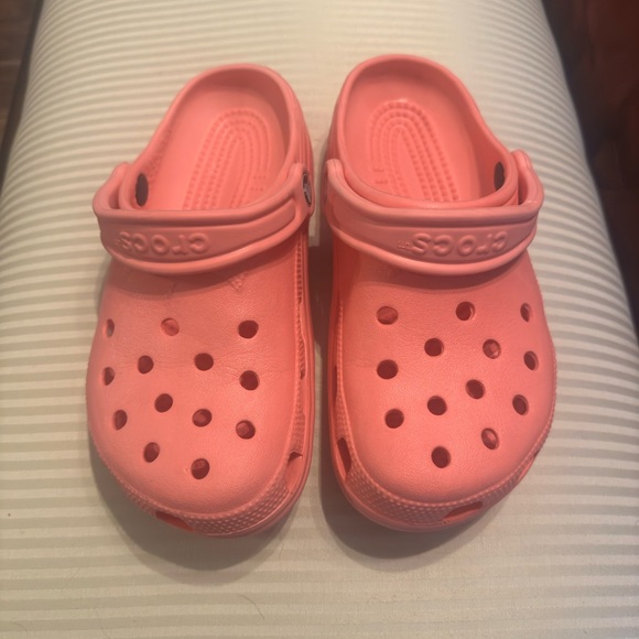 Pink CROCS Size Small (6-7). Like New - Picture 3 of 5